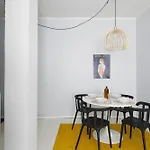 Stylish And Renovated Apartment In Punavuori