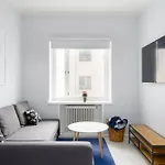 Stylish And Renovated Apartment In Punavuori