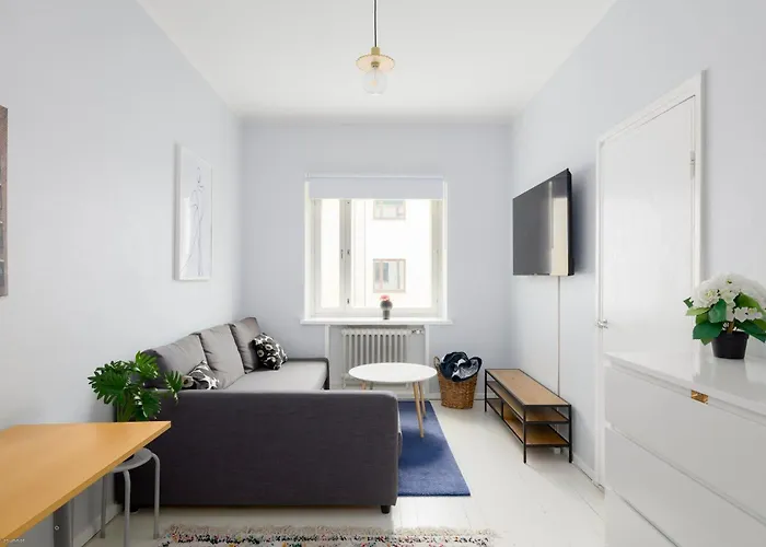 Stylish And Renovated Apartment In Punavuori